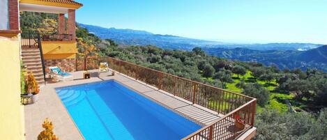 حمّام سباحة خارجي