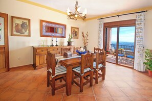 Dining - Fabulous villa, airco, pool, WIFI. Walking distance to village. Amazing views. (Comares)