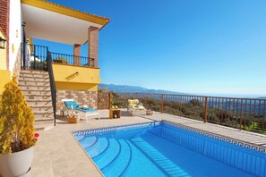 Outdoor pool - Fabulous villa, airco, pool, WIFI. Walking distance to village. Amazing views. (Comares)
