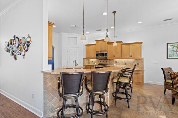 Fridge, microwave, oven, stovetop - Lakewood Ranch–Spacious 3BR Home with Den by RVA (Bradenton)