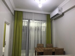 2 Schlafzimmer, Schreibtisch, laptopgeeigneter Arbeitsplatz