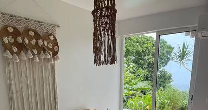 Villa Kayooli: Vanilla studio, pool and sea view