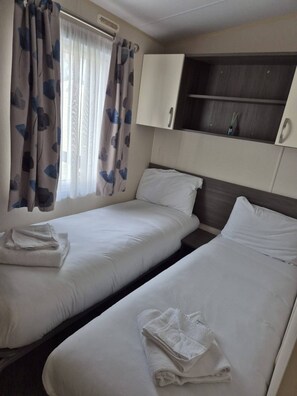 3 bedrooms, bed sheets