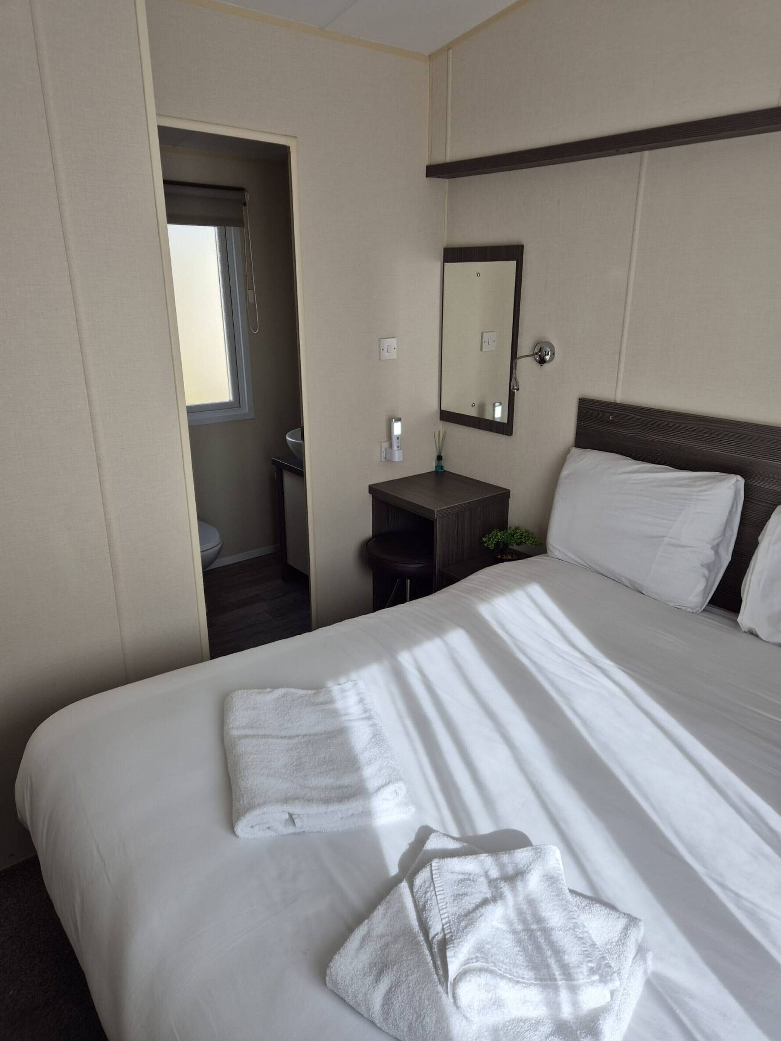 3 室のベッドルーム、旅行用ベビーベッド、WiFi (無料)、ベッドシーツ