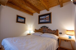 2 多间卧室、免费 WiFi、床单