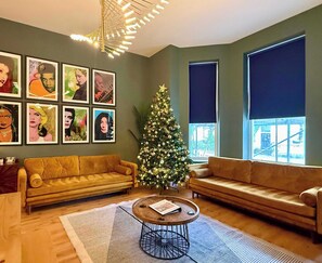 Televisión y oficina 