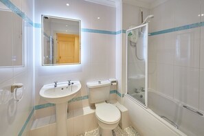 Shower, hair dryer, towels - Host & Stay | Seal View (Whitby)