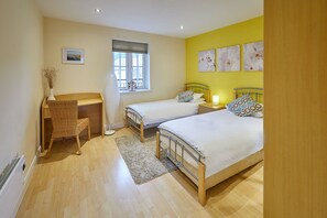 2 bedrooms, desk, iron/ironing board, travel crib - Host & Stay | Seal View (Whitby)