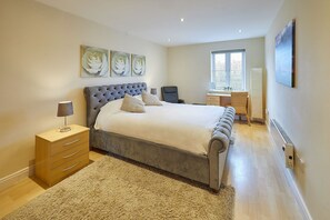 2 bedrooms, desk, iron/ironing board, travel crib - Host & Stay | Seal View (Whitby)