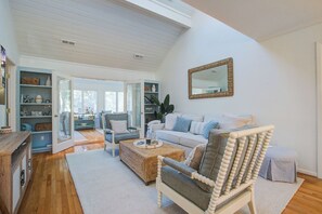 TV, fireplace - Seabrook Exclusives | 506 Tarpon Pond (Seabrook Island)