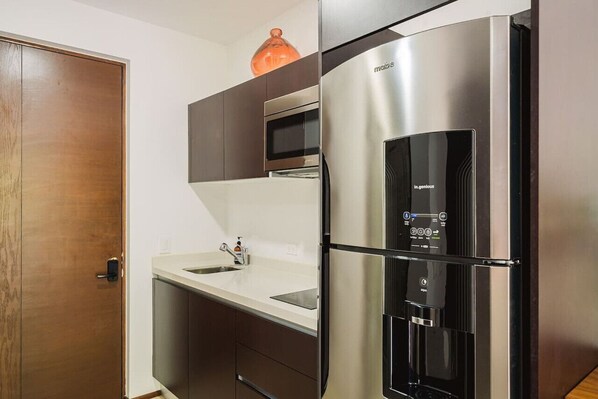 Fridge, microwave, stovetop, coffee/tea maker - Central 2BR Sun Lover's Nest w Gym | Rooftop | SPA (Tulum)