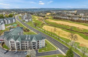 Exterior - 2 BD Golf Condo with a Pool View, Deals on Tickets and Golf! (Branson)