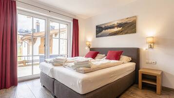 4 bedrooms, iron/ironing board