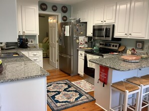 電子レンジ、オーブン、コンロ、食器洗い機