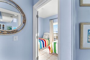 3 chambres, fer et planche à repasser, Wi-Fi gratuit, draps fournis