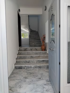 Interior - VBKJJJJJJJJ (Pirgos)