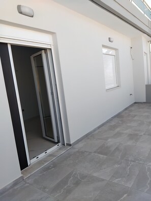 Exterior detail - VBKJJJJJJJJ (Pirgos)