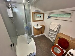 Dusche, Haartrockner, Handtücher