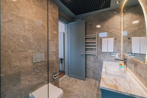 Enkeltrom | Bad | Dusj, hårføner, håndklær og såpe