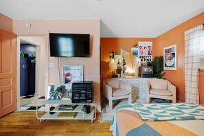 1 chambre, fer et planche à repasser, accès au Wi-Fi (inclus)