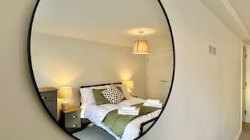 2 bedrooms, iron/ironing board, free WiFi, bed sheets