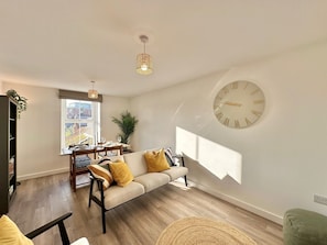 Smart TV - Recently Modernised Apartment in Prime Location (Hereford)