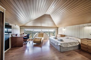6 bedrooms, WiFi, bed sheets