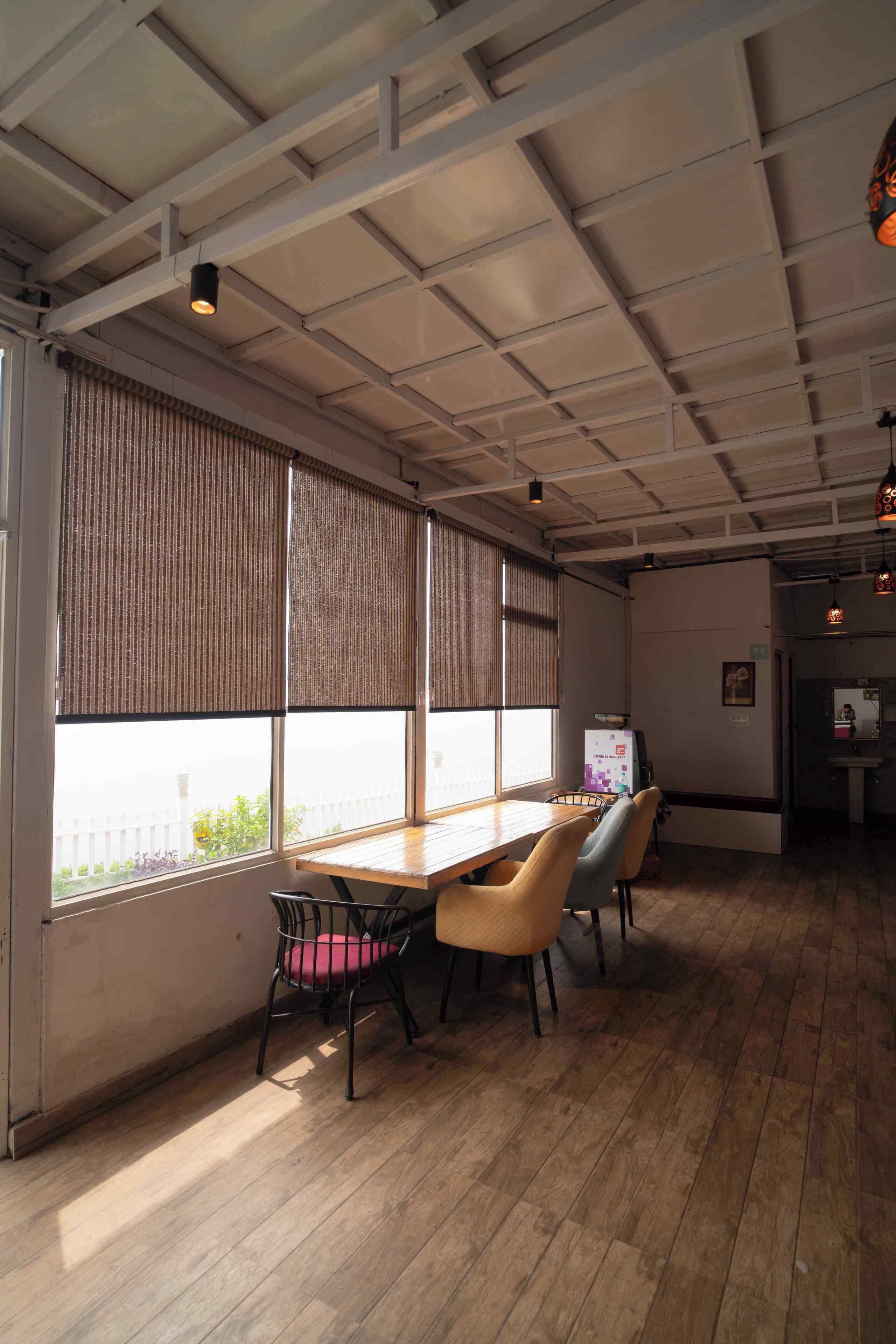 Petit déjeuner, déjeuner et dîner servis sur place, vue sur le jardin