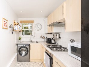 Fridge, microwave, oven, coffee/tea maker