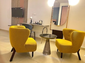 Chambre Confort avec lits jumeaux | Coin séjour