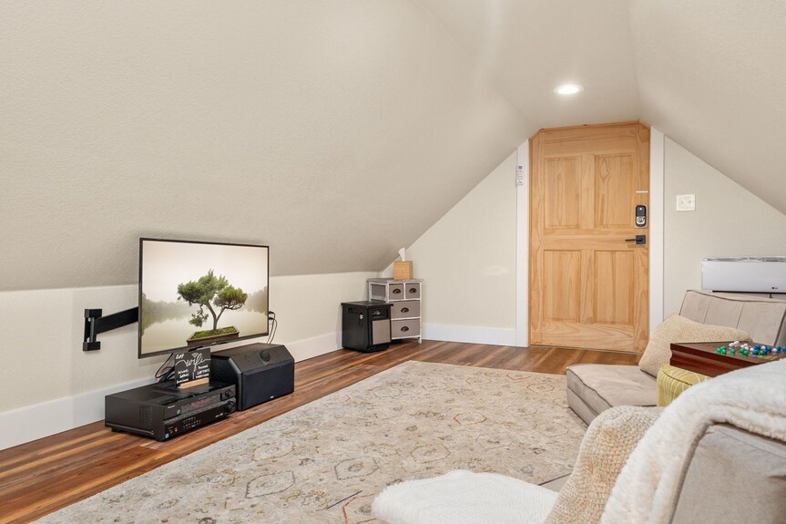 Chic Luxury Retreat Old Town Carriage House - Fort Collins, CO