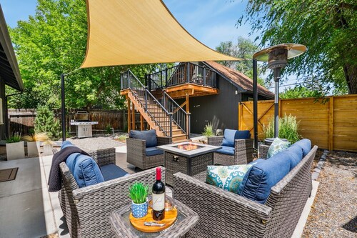 Chic Luxury Retreat – Old Town Carriage House