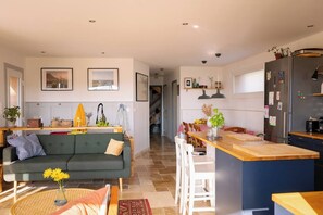 Living area - Côte et Rêve Stylish beach house with ocean view (Plouhinec)