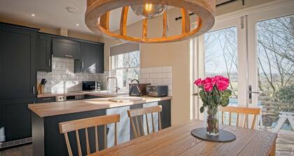 Pass the Keys | Beautiful Cottage in Historical Robert Burns Farm