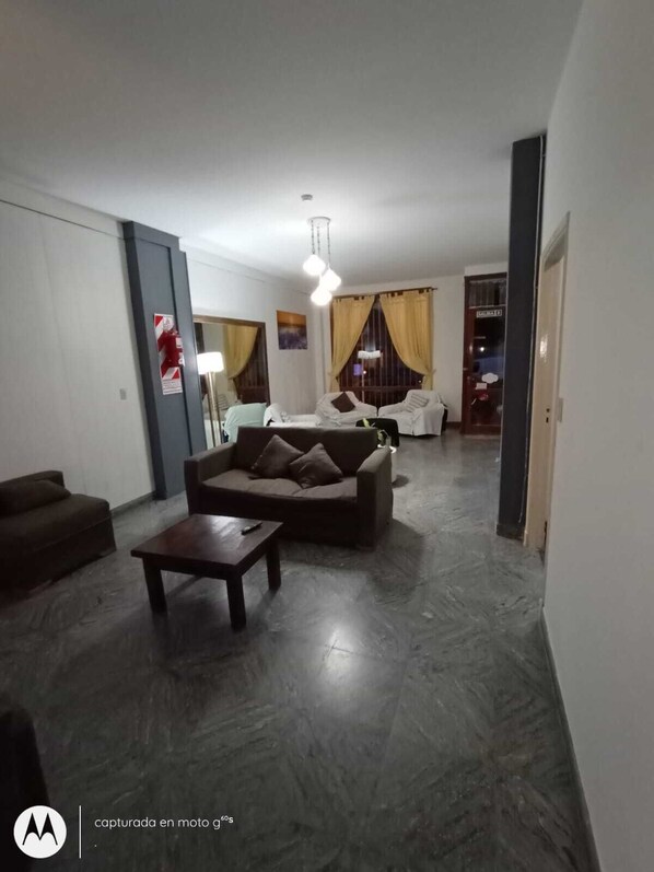 32-Zoll-LED-Fernseher mit Kabelempfang