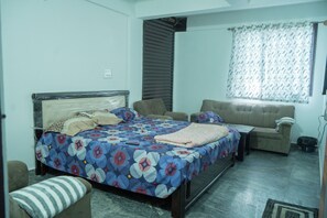 Deluxe Double Room | Desk, free WiFi - VJ Rooms (Bengaluru)