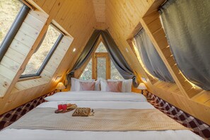 7 bedrooms, desk, iron/ironing board, WiFi
