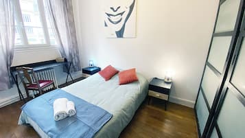 2 camere, una scrivania, ferro/asse da stiro, culla da viaggio