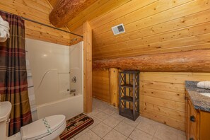 Shower, jetted bath, towels