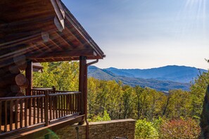 Property grounds - Round Log Cabin with Stunning Views (Gatlinburg)