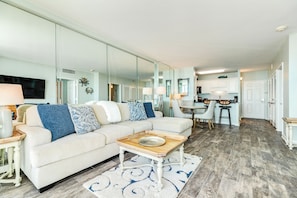 TV - 0314 Luxurious Oceanfront Estate Gulf View Beachfront Retreat Sleeps 4 (Galveston)