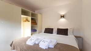 Bügeleisen/Bügelbrett, kostenloses WLAN, Bettwäsche