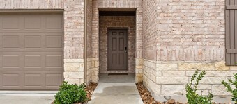 Tastefully furnished apartment in Katy!