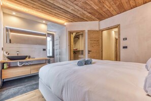 4 soverom, strykejern/-brett, wi-fi og sengetøy