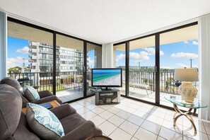 TV - Stunning Sunsets! 2 Bed, 2 Bath Condo on Siesta Key! (Siesta Key)