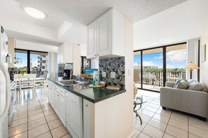 Interior - Stunning Sunsets! 2 Bed, 2 Bath Condo on Siesta Key! (Siesta Key)