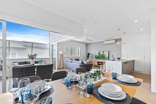 Stylish 3BR Townhouse CampHill - WiFi, Parking