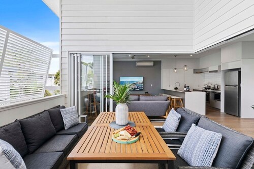 Stylish 3BR Townhouse CampHill - WiFi, Parking