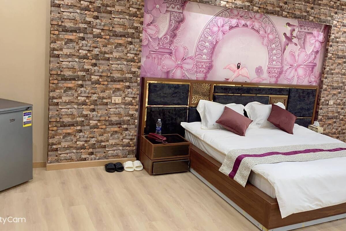 Chambre Prestige double | Système d’insonorisation, accès au Wi-Fi (inclus), literie fournie