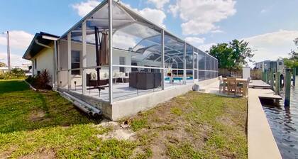 Sailors Paradise-Waterfront Gulf & Sailboat access with AC, WIFI, heated Pool!